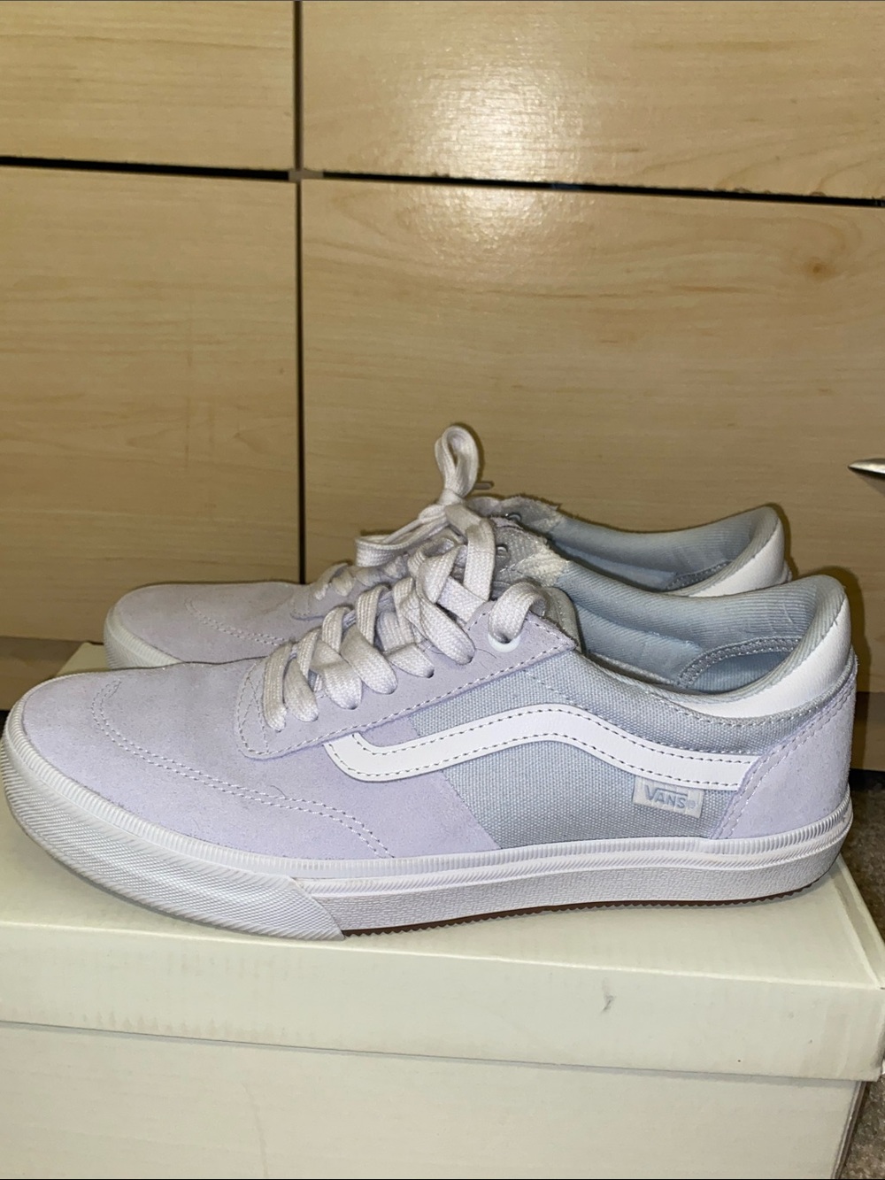 Vans Lavender Low-Top Old Skool Sneakers with White Stripe women’s 9.5/men’s 8